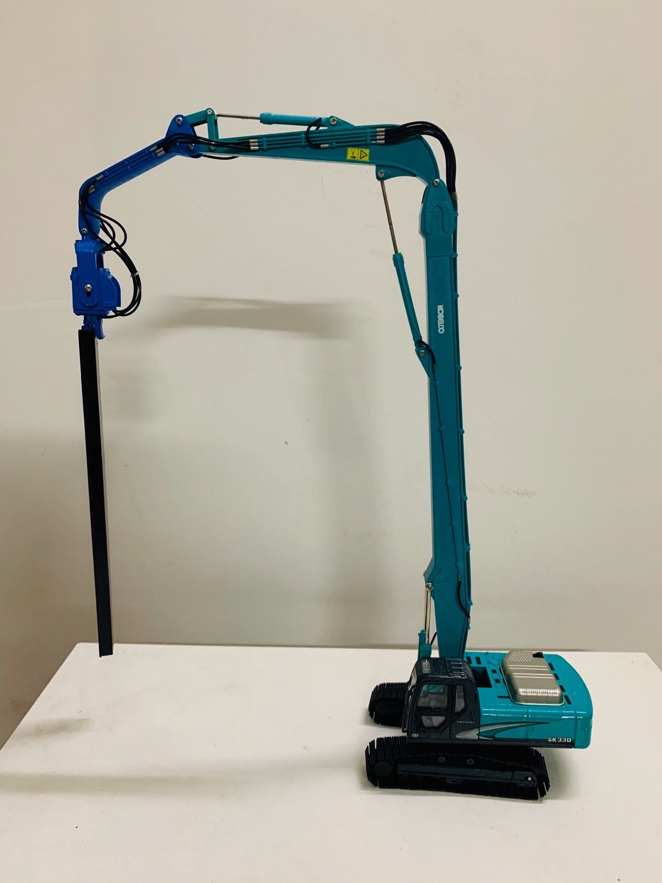 Model Kit Excavator - K0belco SK330 Pile Driver Excavator Construction